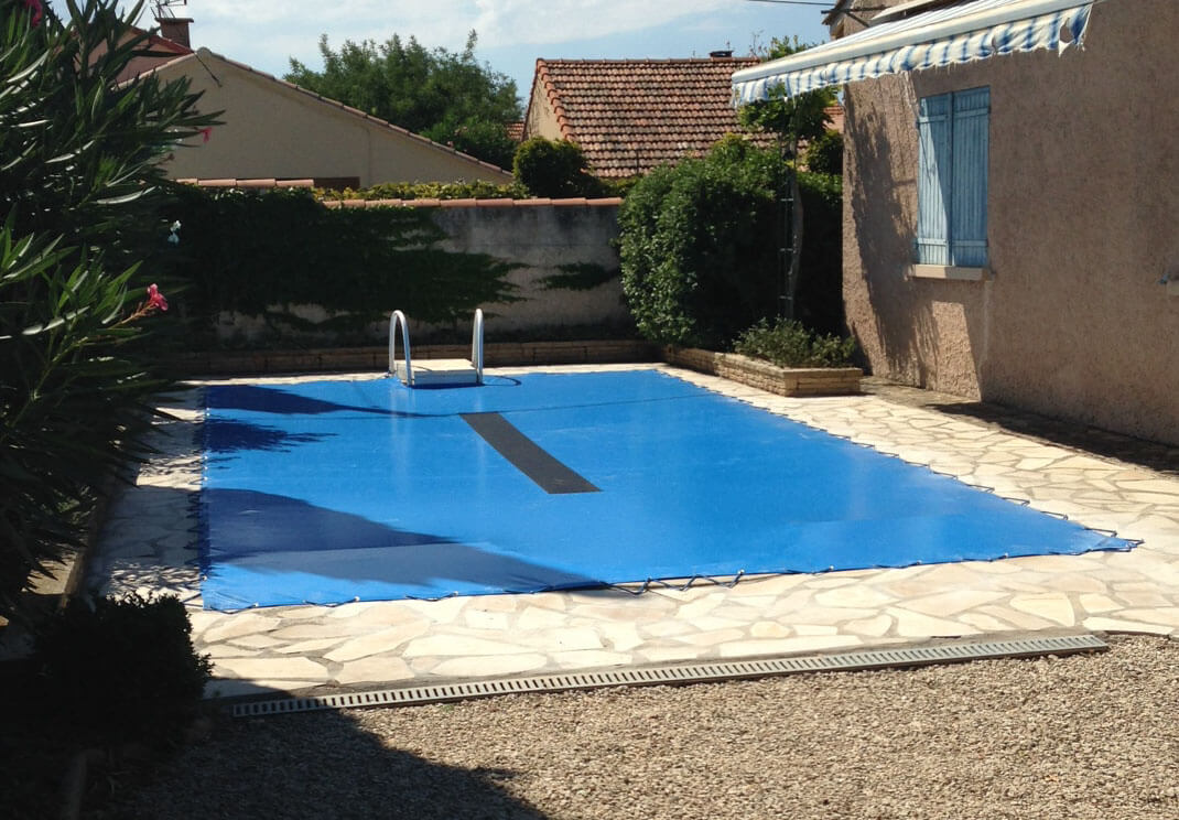 Bâche hivernage piscine en PVC 640 g 8 X 14 M Bleue