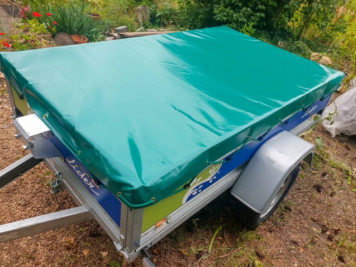 BACHE DE REMORQUE PVC 560 G VERT 130 x 94 CM DEBORDS 10 CM